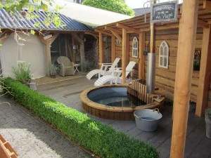 Inbouw hottub met interne hout kachel